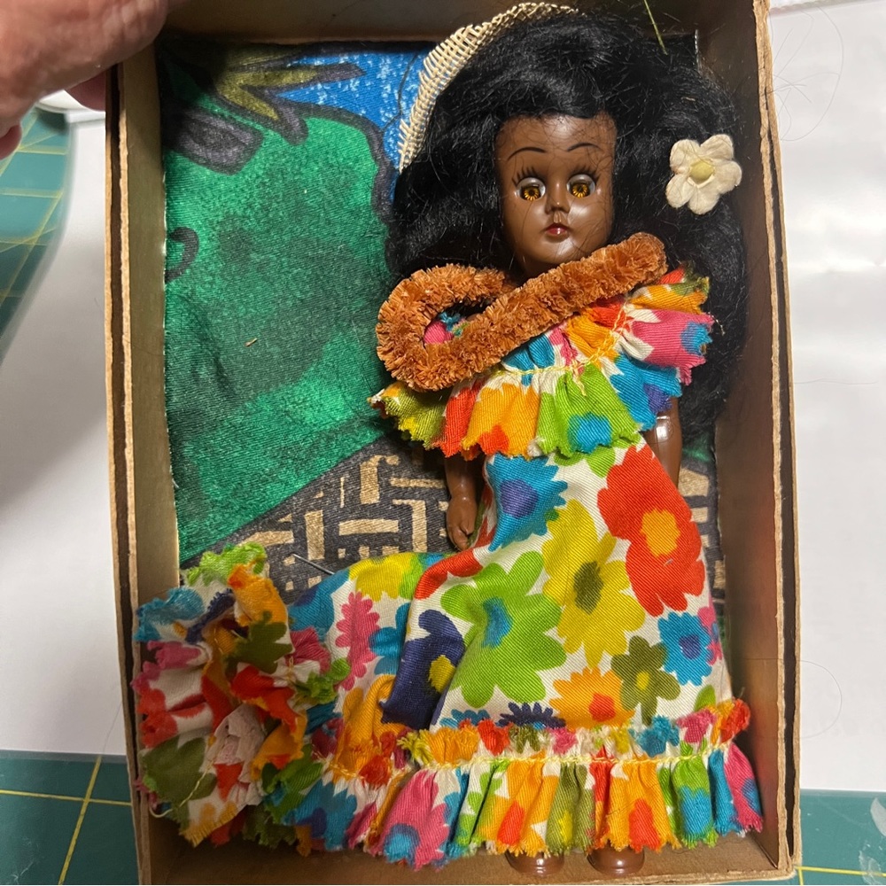 Vintage 1950's - 1960's Elsie Denney Hawaiian Doll